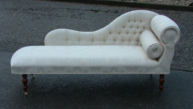 chaise longues